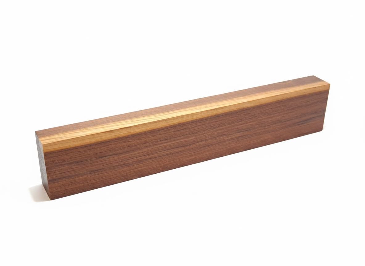 Bloc long en bois exotique brun foncé dense type mineral pièce unique pour tournage et coutellerie