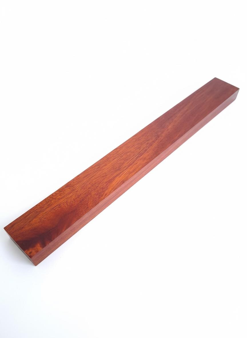 Bloc bois exotique rouge ultra dense 1.30 g cm3 tres grande durete piece unique premium