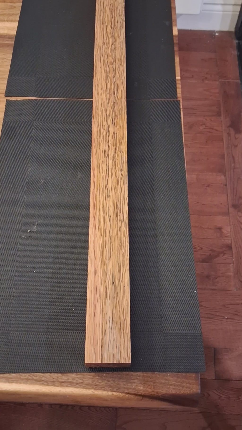 Premium "Croco" Exotic Wood Blank — High-Density Lumber for Master Craftsmen Français : Bloc de Bois Exotique Premium « Croco » — Haute Densité pour Projets Haut de Gamme