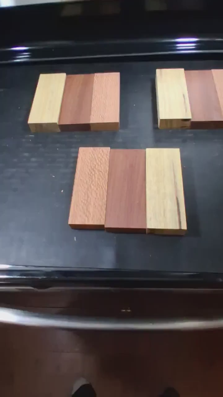 Premium Stabilized Exotic Hardwood Blocks – 3-Piece Variety Pack (Lacewood, Black Limba, Madras) – Sold per pack Blocs de Bois Exotique Stabilisé Premium – Lot de 3 Essences Assorties (Lacewood, Black Limba, Madras) – Vendu par lot
