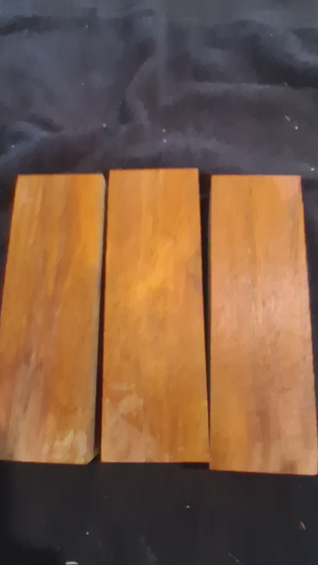 Exotic Wood Turning Blanks – Golden Honey Tone – Unique Set of 3 – 2" x 7" x 1 1/8"  Titre (Français)  Blocs de bois exotique – Ton miel doré – Lot unique de 3 – 2 po x 7 po x 1 1/8 po