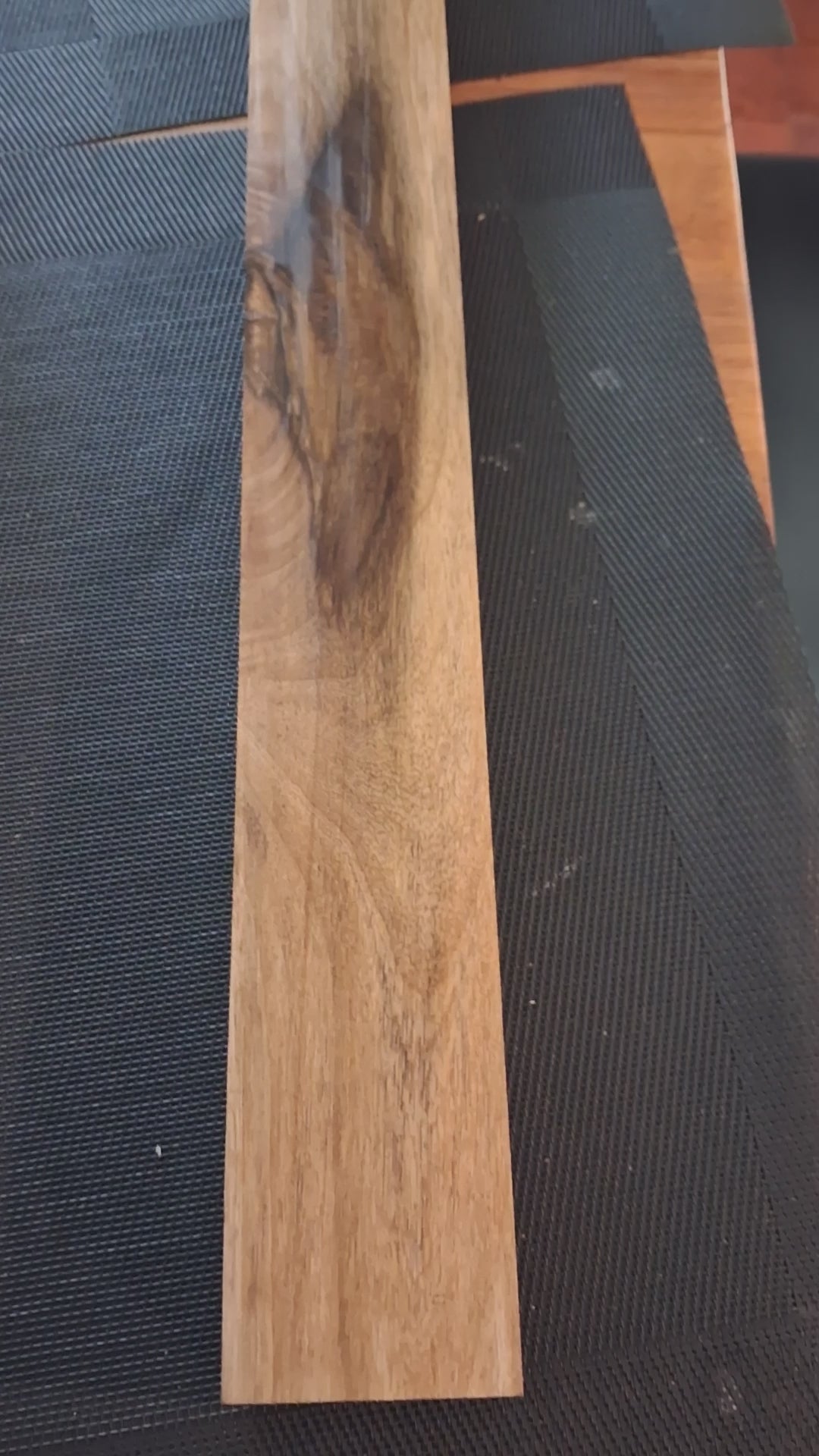Planche Premium de Teck birman (Tectona grandis) – Bois exotique au grain exceptionnel – Pièce unique